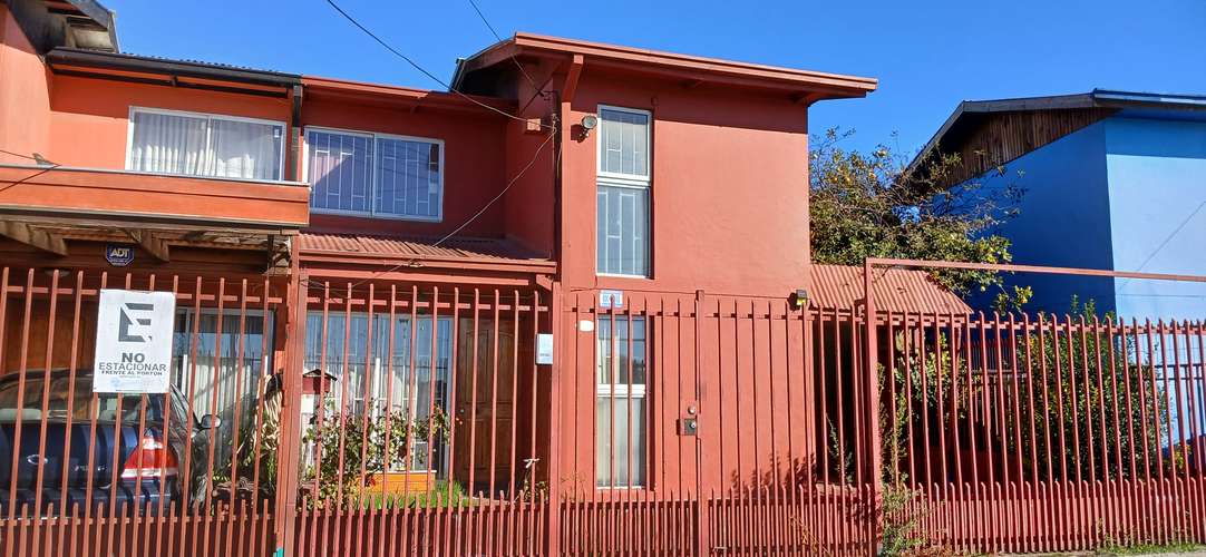 CHILLÁN - CÓMODA CASA DOS PISOS. Muy buena ubicación y entorno