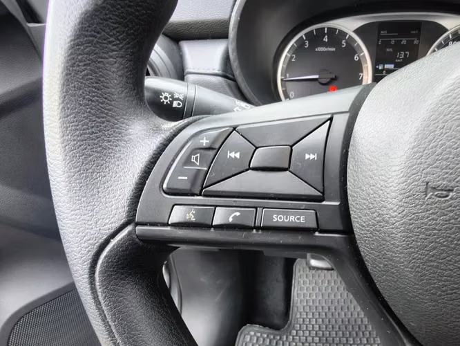 Nissan Versa 1.6 SENSE 4X2 MT 4P 2025 - Imagen 14