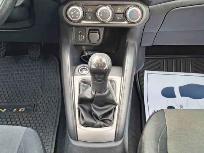 Nissan Versa 1.6 SENSE 4X2 MT 4P 2025 - Imagen 19