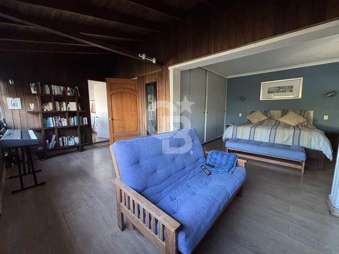 Casa familiar con amplios espacios en La Reina. - Imagen 9