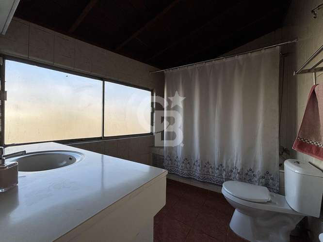 Casa familiar con amplios espacios en La Reina. - Imagen 11