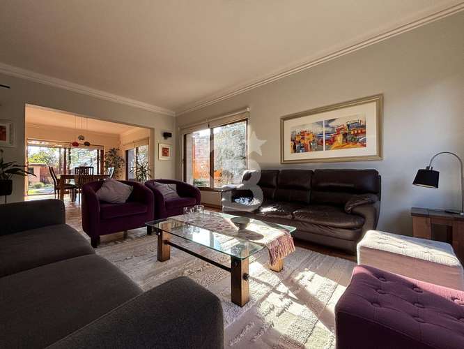 Casa familiar con amplios espacios en La Reina. - Imagen 4