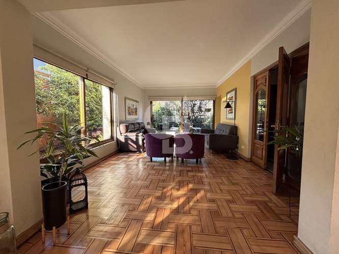 Casa familiar con amplios espacios en La Reina. - Imagen 2