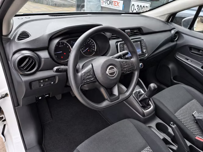 Nissan Versa 1.6 SENSE 4X2 MT 4P 2025 - Imagen 11