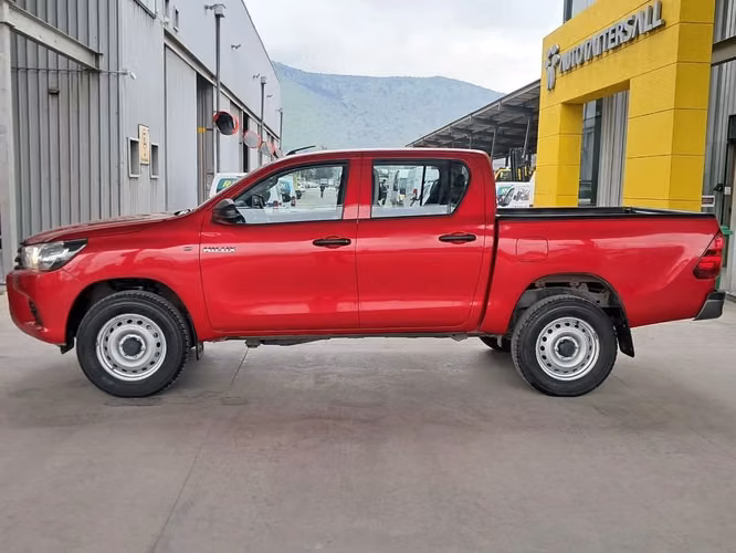 TOYOTA HILUX 2023 - Imagen 9
