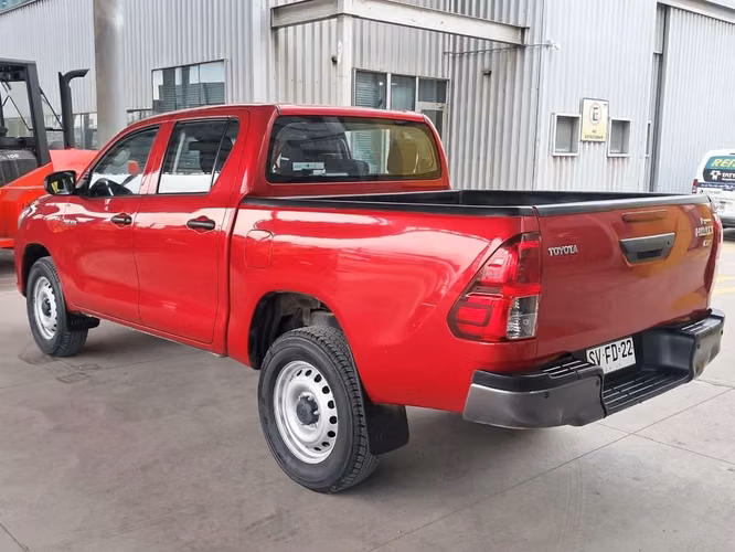 TOYOTA HILUX 2023 - Imagen 8