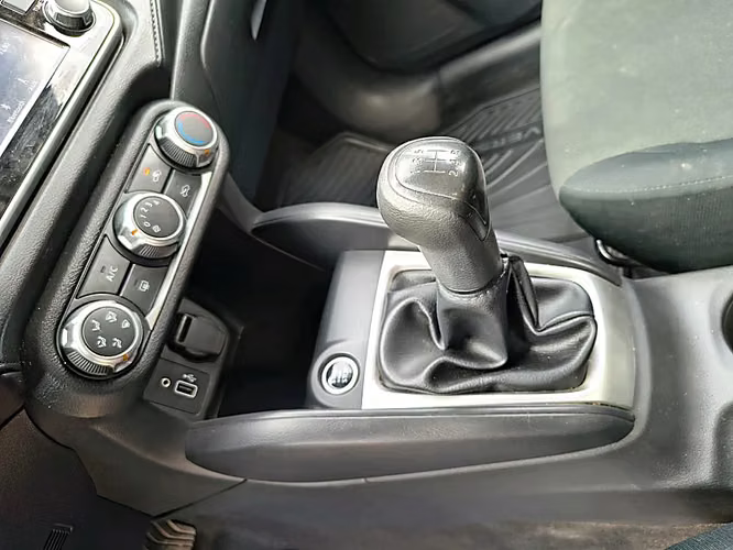Nissan Versa 1.6 SENSE 4X2 MT 4P 2025 - Imagen 19