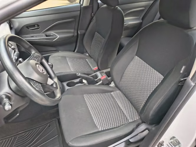 Nissan Versa 1.6 SENSE 4X2 MT 4P 2025 - Imagen 9