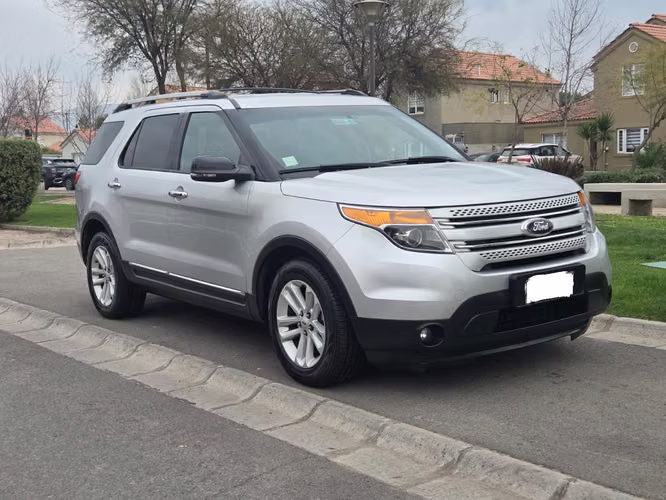Ford Explorer XLT 4x2 - Imagen 4