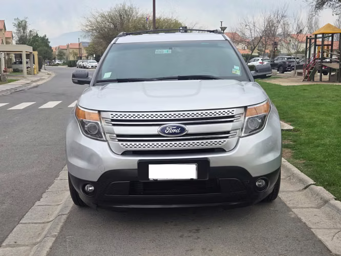Ford Explorer XLT 4x2 - Imagen 2