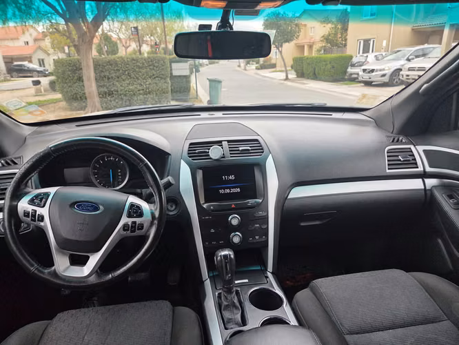 Ford Explorer XLT 4x2 - Imagen 8