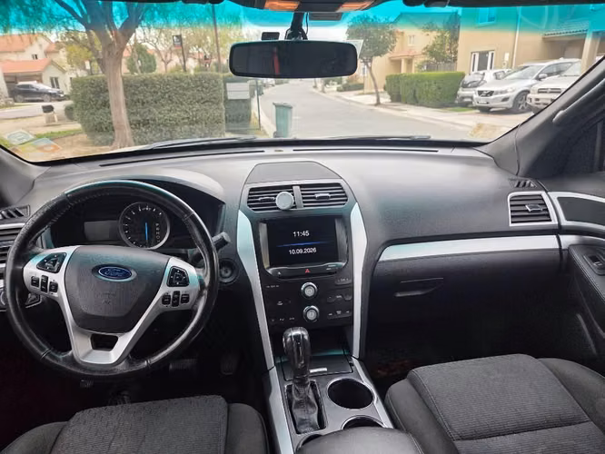 Ford Explorer XLT 4x2 - Imagen 13