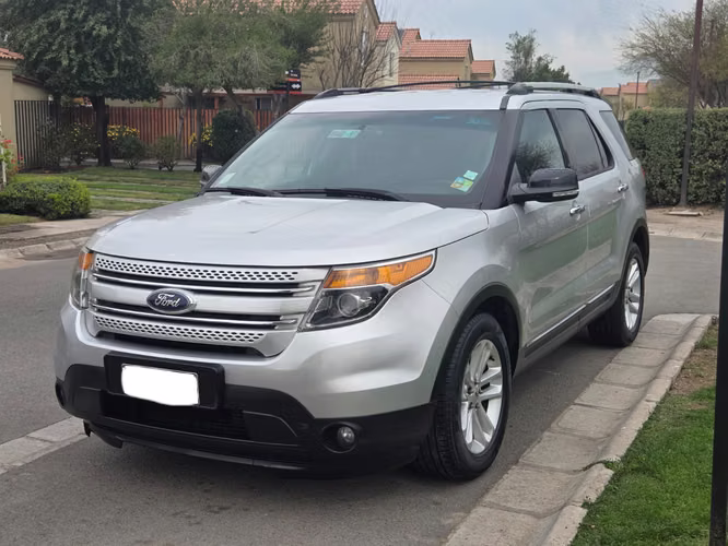 Ford Explorer XLT 4x2