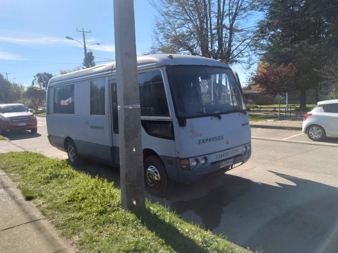 Bus Mitsubishi Rosa - Imagen 3