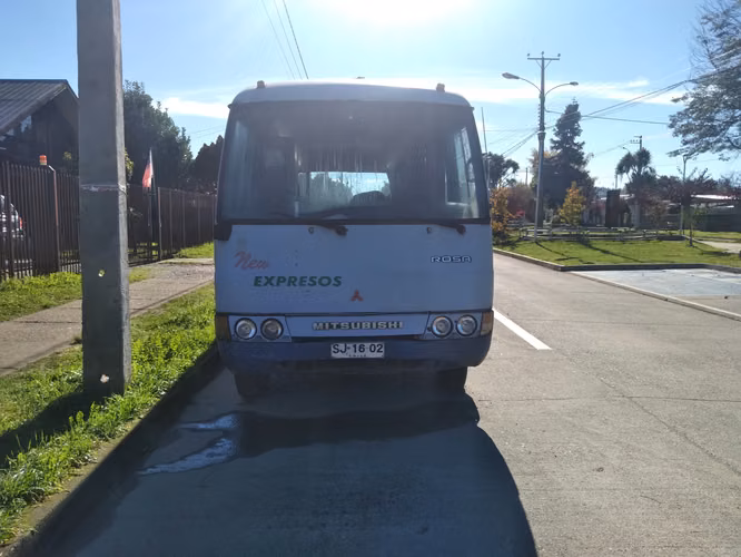 Bus Mitsubishi Rosa - Imagen 5