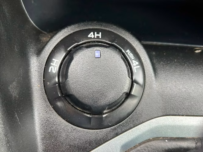 PEUGEOT LANDTREK LANDTREK ACTIVE BLUEHDI 180 4X4 AT - 2023 | 4629