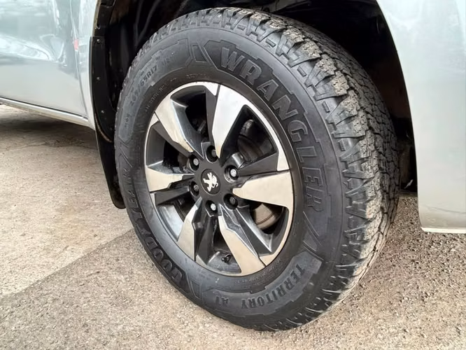 PEUGEOT LANDTREK LANDTREK ACTIVE BLUEHDI 180 4X4 AT - 2023 | 4629