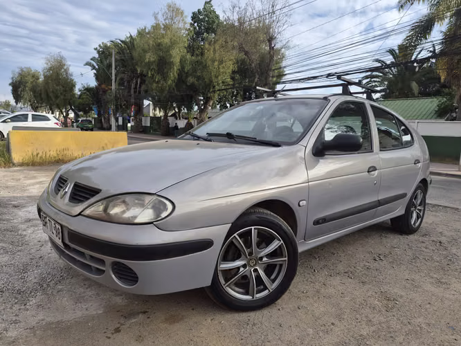 Renault Megane 1.6 Hatchback 2008 | Excelente Estado + Mantenciones Recientes (Talagante)