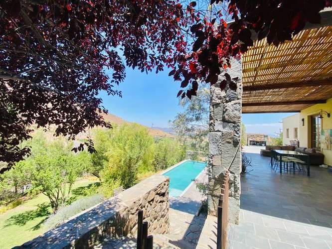 VENTA CASA MEDITERRÁNEA EN CERRO SANTA ISABEL · VISTA CORD. · A 3 MIN. DE PIEDRA ROJA / 4D + SERVICIO · 6.800 M² TERRENO · ESTILO CAMPESTRE: UF 19.500