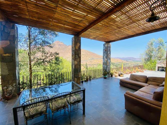 VENTA CASA MEDITERRÁNEA EN CERRO SANTA ISABEL · VISTA CORD. · A 3 MIN. DE PIEDRA ROJA / 4D + SERVICIO · 6.800 M² TERRENO · ESTILO CAMPESTRE: UF 19.500