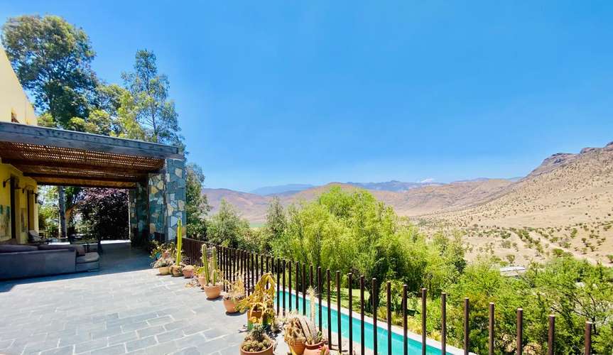 VENTA CASA MEDITERRÁNEA EN CERRO SANTA ISABEL · VISTA CORD. · A 3 MIN. DE PIEDRA ROJA / 4D + SERVICIO · 6.800 M² TERRENO · ESTILO CAMPESTRE: UF 19.500