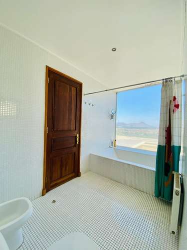 VENTA CASA MEDITERRÁNEA EN CERRO SANTA ISABEL · VISTA CORD. · A 3 MIN. DE PIEDRA ROJA / 4D + SERVICIO · 6.800 M² TERRENO · ESTILO CAMPESTRE: UF 19.500