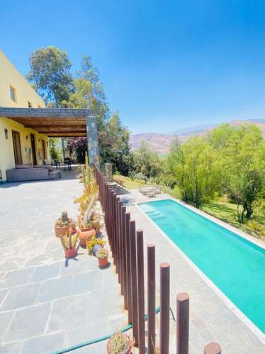 VENTA CASA MEDITERRÁNEA EN CERRO SANTA ISABEL · VISTA CORD. · A 3 MIN. DE PIEDRA ROJA / 4D + SERVICIO · 6.800 M² TERRENO · ESTILO CAMPESTRE: UF 19.500