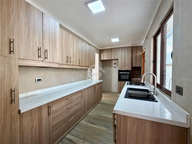 Gran Casa en Arriendo en Av Principal de La Ciudad. - Imagen 31