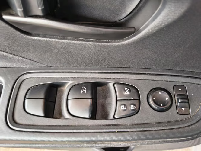 Nissan Versa 1.6 SENSE 4X2 MT 4P 2025 - Imagen 15