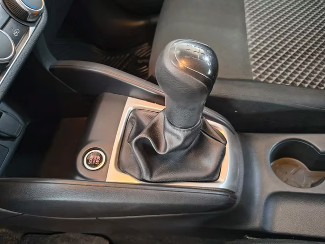 Nissan Versa 1.6 SENSE 4X2 MT 4P 2025 - Imagen 16