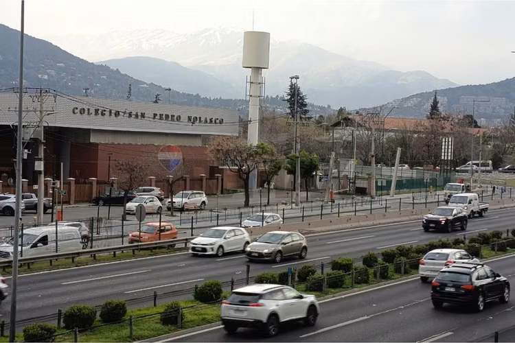 Manquehue norte con avenida kennedy - Imagen 18
