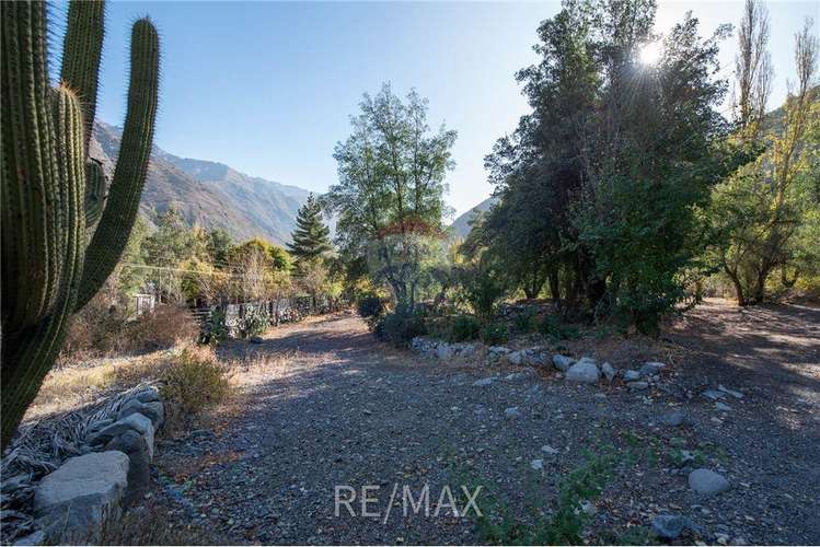Casa con hostería y cabañas en el cajón del maipo
