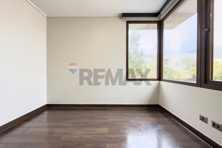 Casa 5d4b con quincho y jardín chamisero - Imagen 25