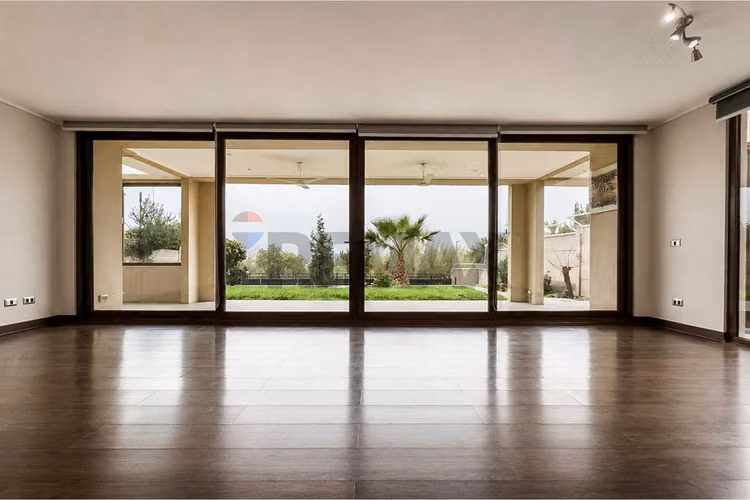 Casa 5d4b con quincho y jardín chamisero - Imagen 3