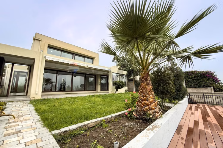 Casa 5d4b con quincho y jardín chamisero - Imagen 8
