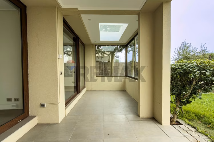 Casa 5d4b con quincho y jardín chamisero - Imagen 6