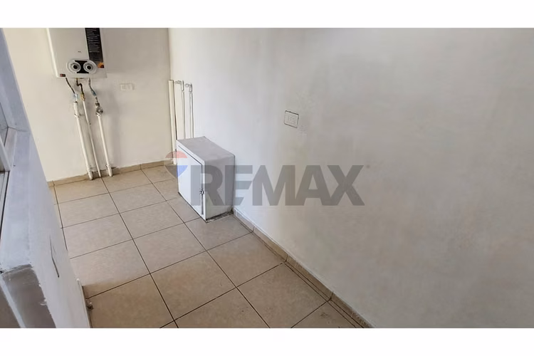 2 pisos con antejardín, patio y garaje - Imagen 5