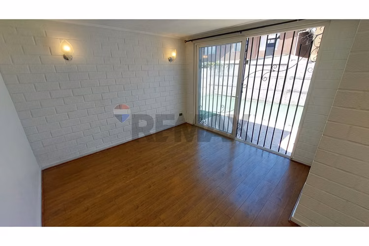 2 pisos con antejardín, patio y garaje - Imagen 10