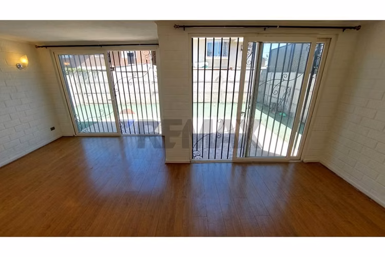 2 pisos con antejardín, patio y garaje - Imagen 8