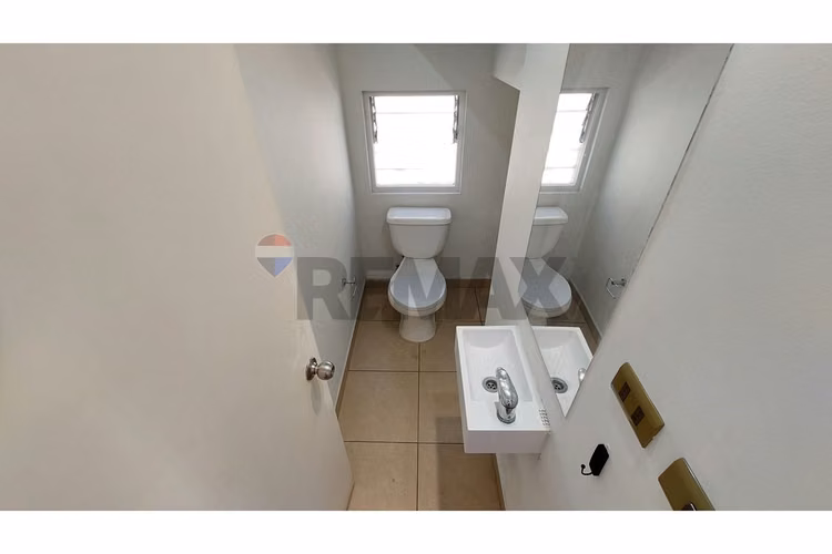 2 pisos con antejardín, patio y garaje - Imagen 11