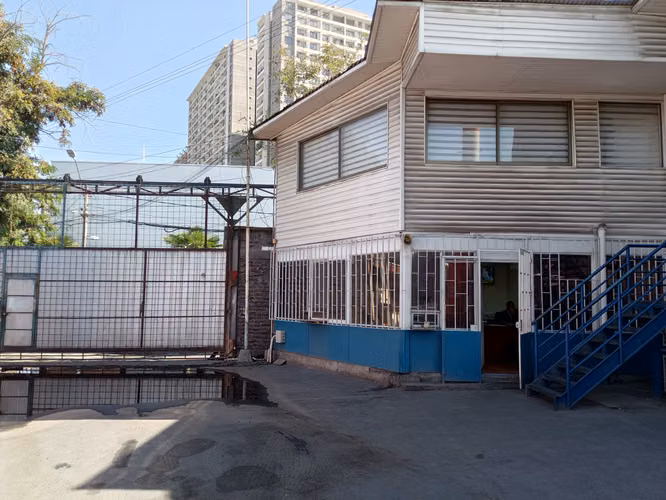 TERRENO DE 2 863MTS, ESTACION CENTRAL, SALIDA A 3 CALLES - Imagen 7