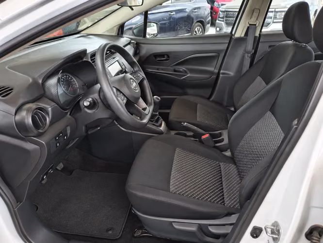 Nissan Versa 1.6 SENSE 4X2 MT 4P 2025 - Imagen 9