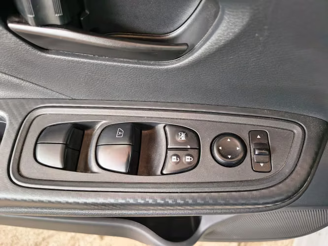 Nissan Versa 1.6 SENSE 4X2 MT 4P 2025 - Imagen 17