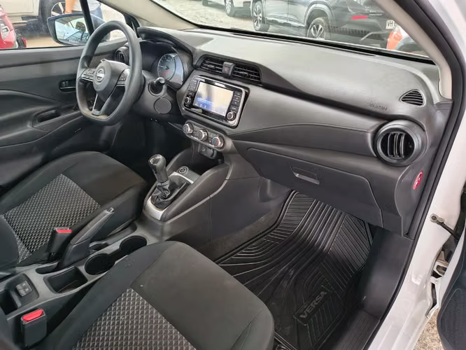 Nissan Versa 1.6 SENSE 4X2 MT 4P 2025 - Imagen 19