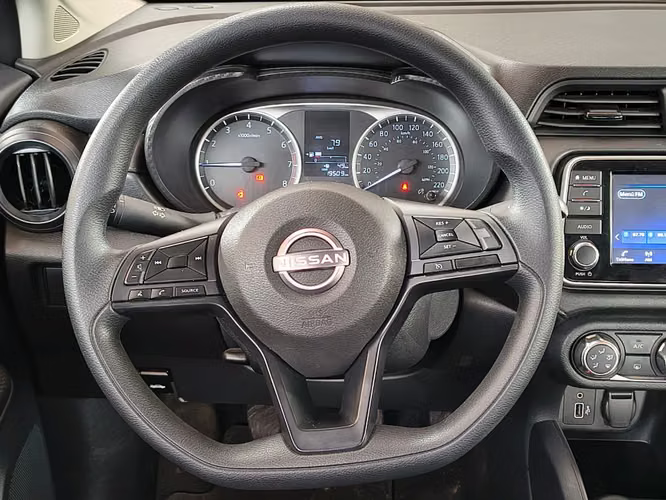 Nissan Versa 1.6 SENSE 4X2 MT 4P 2025 - Imagen 12