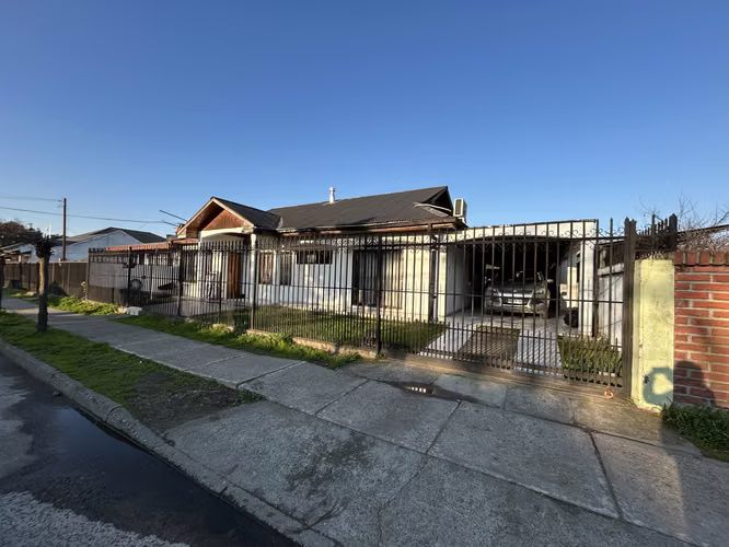 VENDE CASA EN CALLE RAMON OLATE, LINARES VII REGION - Imagen 4