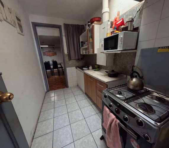 Se remata  casa esquina con excelente ubicación,  para uso habitacional como para desarrollar oficinas o local comercial.