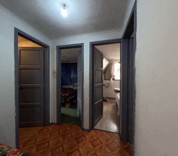 Se remata  casa esquina con excelente ubicación,  para uso habitacional como para desarrollar oficinas o local comercial.