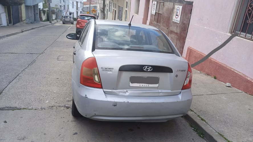 Hyundai Accent 1.4 año 2008 papeles al día - Imagen 4