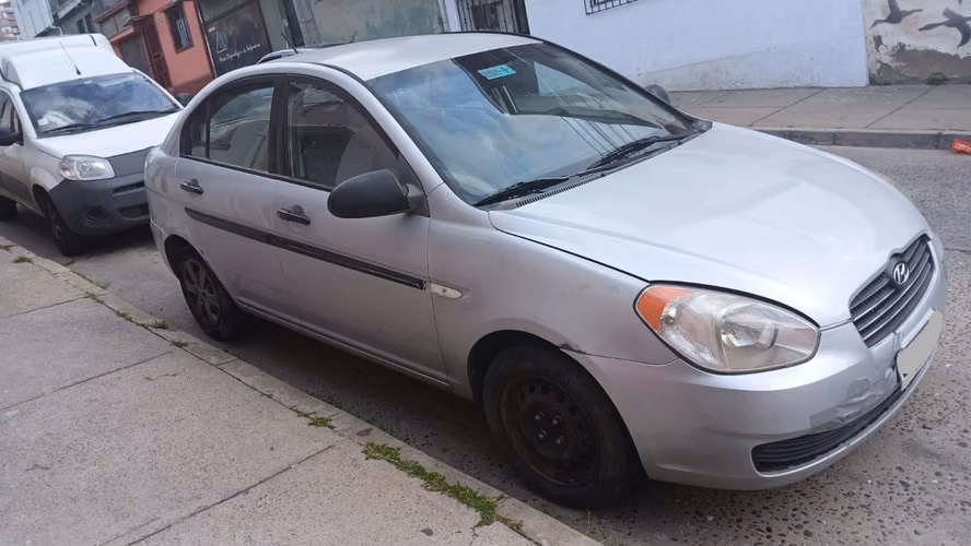 Hyundai Accent 1.4 año 2008 papeles al día - Imagen 2